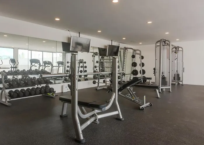 Ipana Condo, Rooftop Pools, Gym, Walk To
