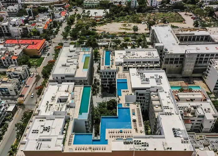 Ipana Condo, Rooftop Pools, Gym, Walk To