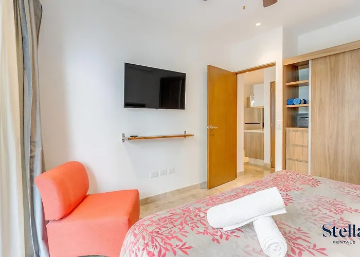 Ipana Condo, Rooftop Pools, Gym, Walk To Apartment *
