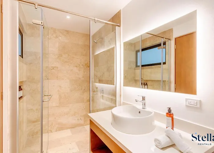 Apartment Ipana Condo, Rooftop Pools, Gym, Walk To