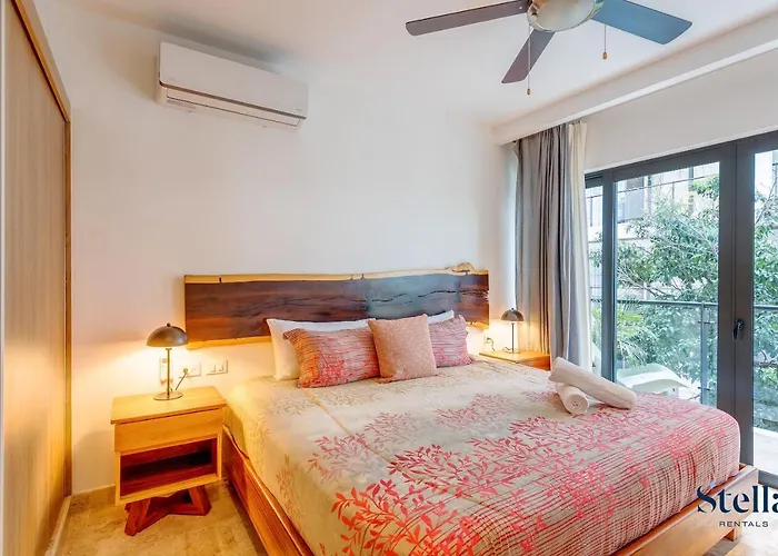 Ipana Condo, Rooftop Pools, Gym, Walk To