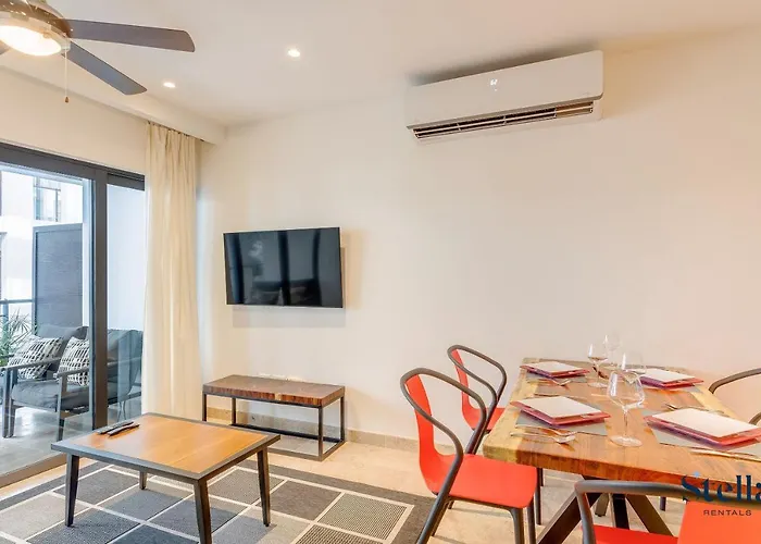 Ipana Condo, Rooftop Pools, Gym, Walk To *