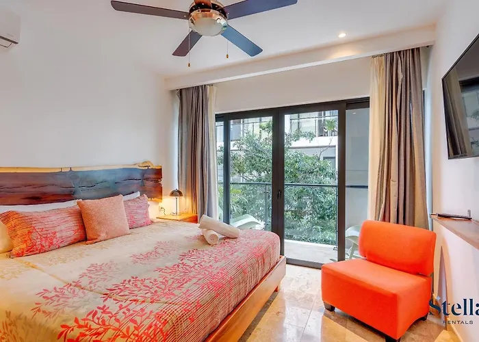 Ipana Condo, Rooftop Pools, Gym, Walk To Apartment