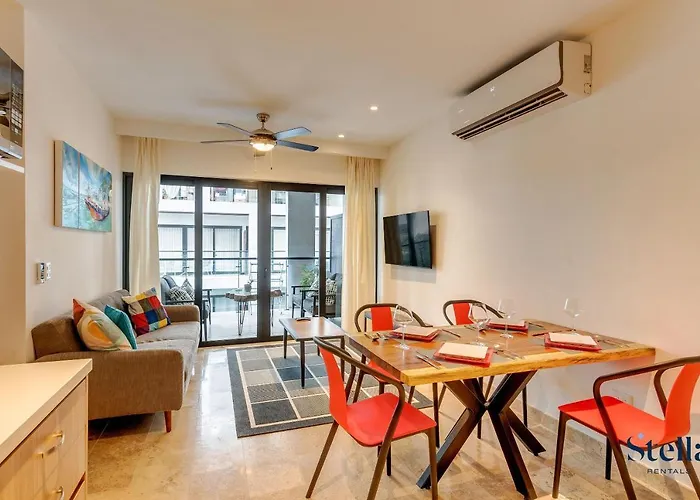 Ipana Condo, Rooftop Pools, Gym, Walk To