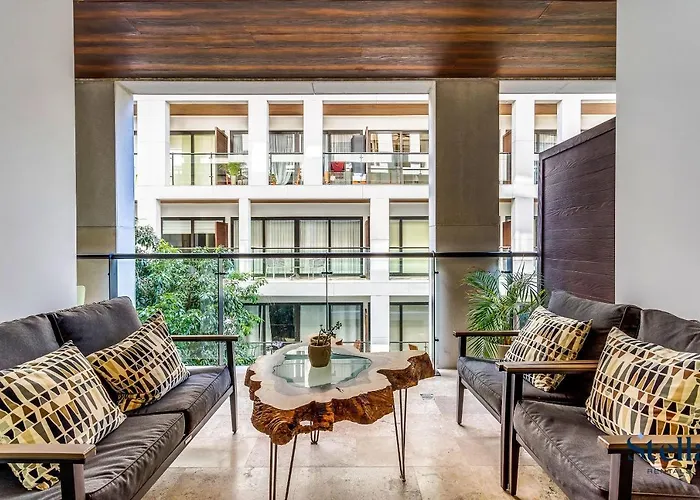 Ipana Condo, Rooftop Pools, Gym, Walk To Apartment
