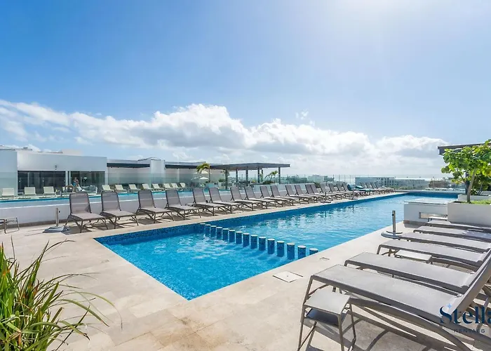 Ipana Condo, Rooftop Pools, Gym, Walk To Apartment