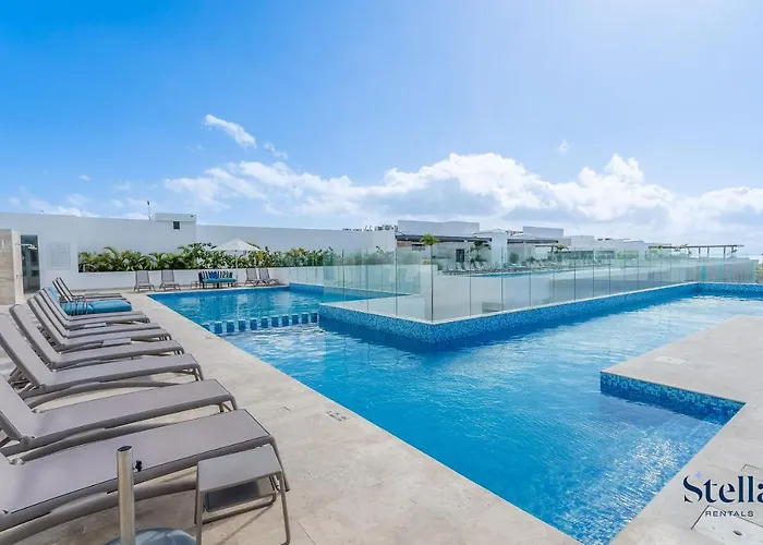 Ipana Condo, Rooftop Pools, Gym, Walk To Apartment
