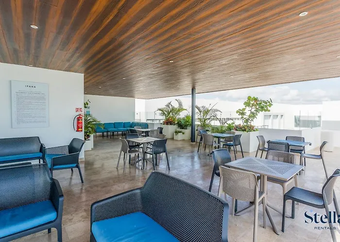 Ipana Condo, Rooftop Pools, Gym, Walk To Apartment *