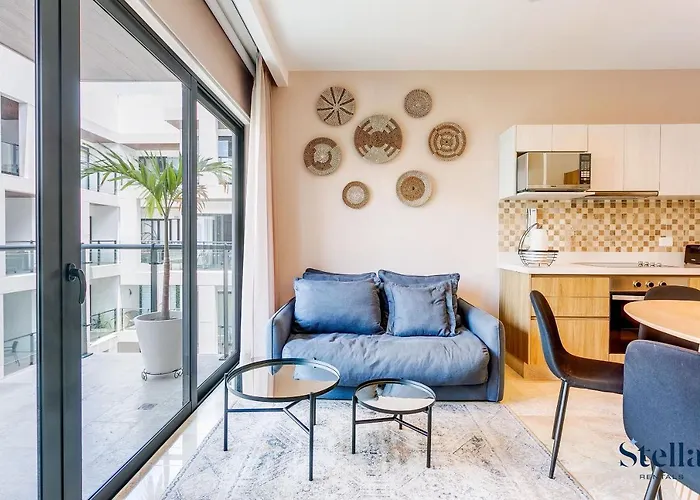 Ipana Condo, Rooftop Pools, Gym, Walk To