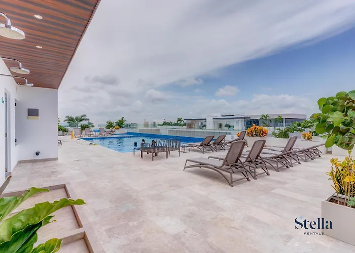 Ipana Condo, Rooftop Pools, Gym, Walk To Apartment